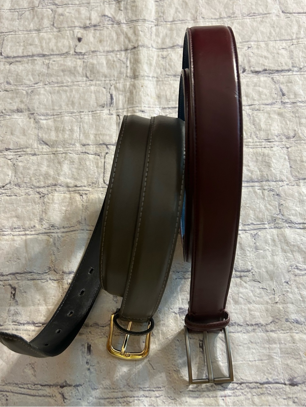 LOT OF (2) MENS BELTS TAUPE VTG SIZE 38 & BURGUNDY FITS 38 PANTS BLUE LINING